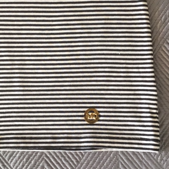 Michae Kors blouse - Picture 2 of 4